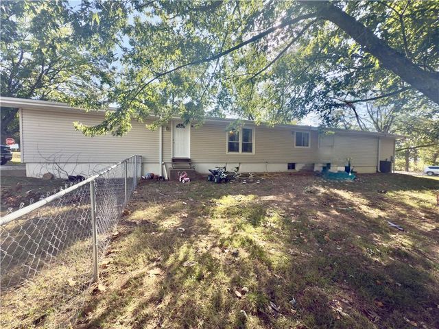 124 Hillcrest Drive, Nevada, MO 64772