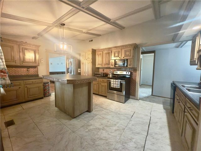 124 Hillcrest Drive, Nevada, MO 64772