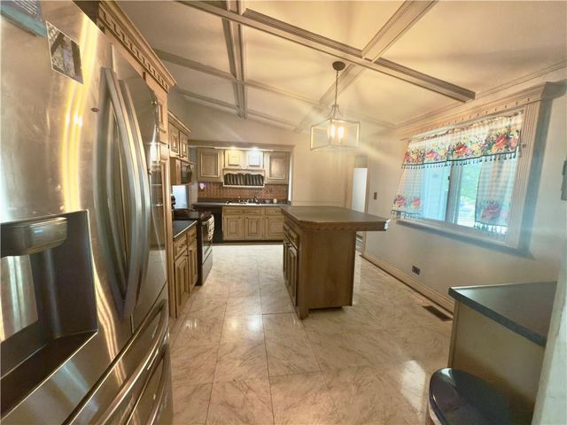 124 Hillcrest Drive, Nevada, MO 64772