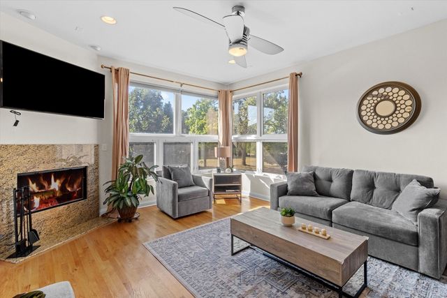 450 E Bowen Avenue 2W, Chicago, IL 60653