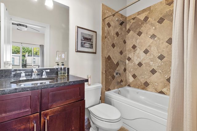 450 E Bowen Avenue 2W, Chicago, IL 60653