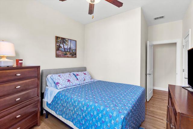 450 E Bowen Avenue 2W, Chicago, IL 60653