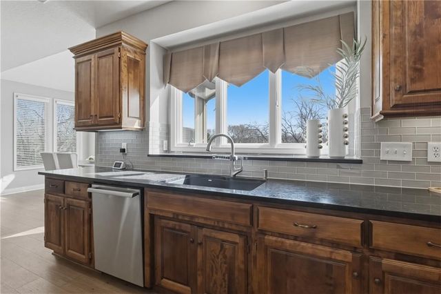 20219 W 93rd Street, Lenexa, KS 66220