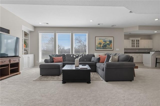 20219 W 93rd Street, Lenexa, KS 66220