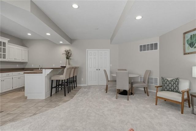 20219 W 93rd Street, Lenexa, KS 66220