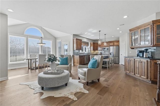 20219 W 93rd Street, Lenexa, KS 66220