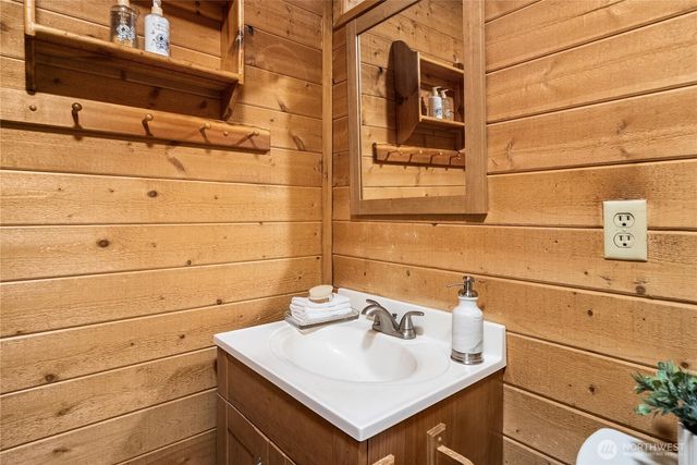 4692 NE Lincoln Road, Poulsbo, WA 98370