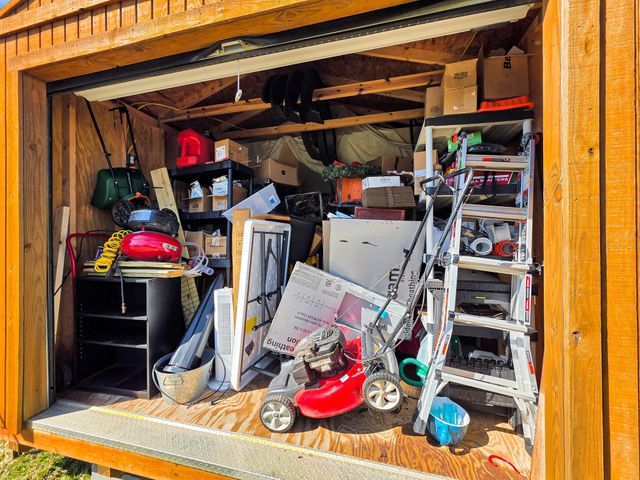 1049 N Sage Road, Crystal Beach, TX 77650