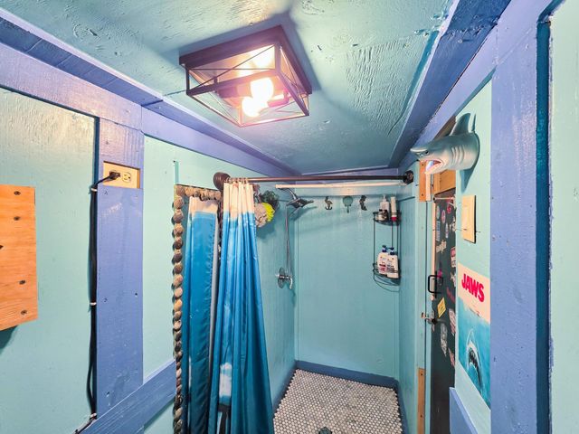 1049 N Sage Road, Crystal Beach, TX 77650