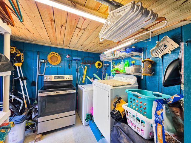 1049 N Sage Road, Crystal Beach, TX 77650