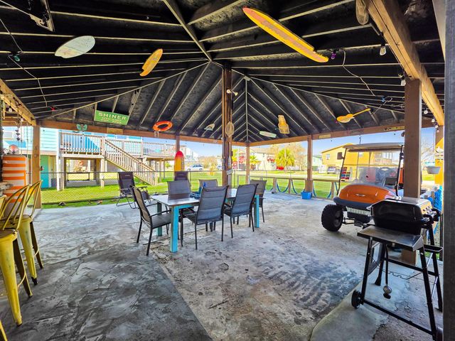 1049 N Sage Road, Crystal Beach, TX 77650