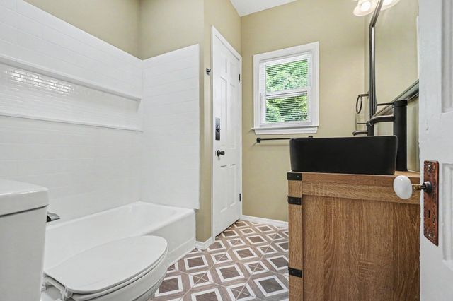 710 Wheaton Avenue, Kalamazoo City, MI 49008