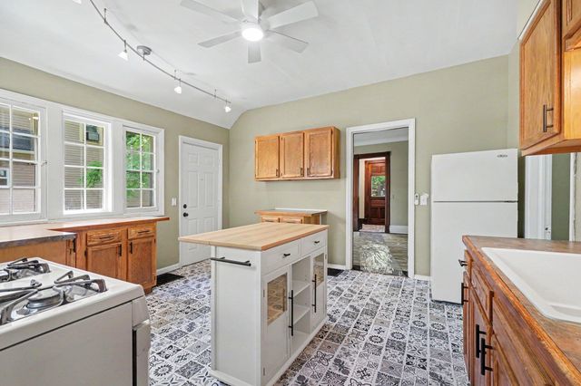 710 Wheaton Avenue, Kalamazoo City, MI 49008