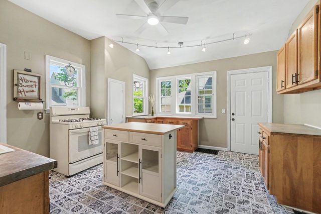 710 Wheaton Avenue, Kalamazoo City, MI 49008
