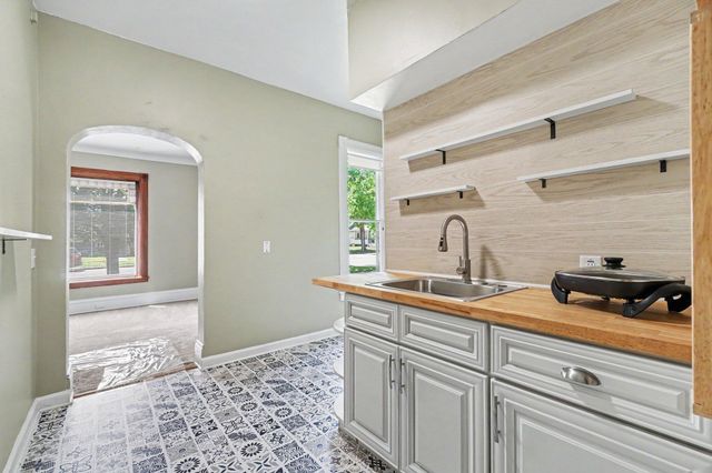 710 Wheaton Avenue, Kalamazoo City, MI 49008