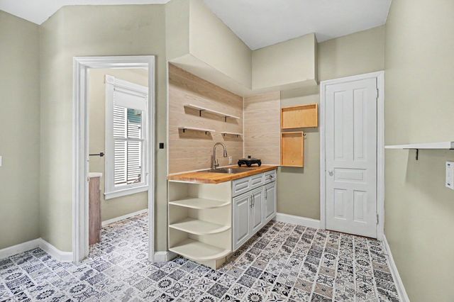 710 Wheaton Avenue, Kalamazoo City, MI 49008
