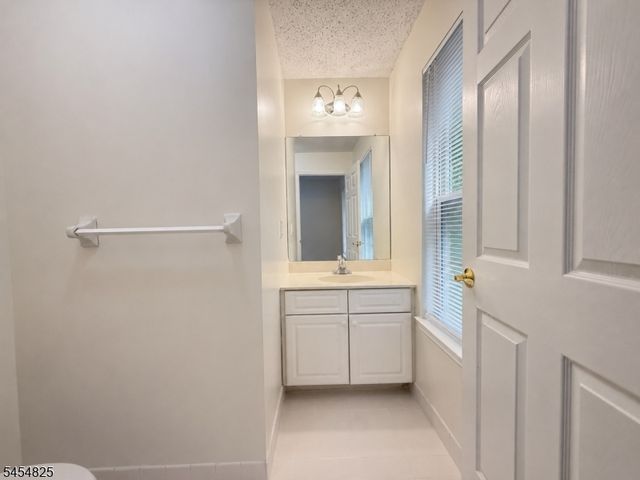 151 Prestwick Way, Edison Twp., NJ 08820