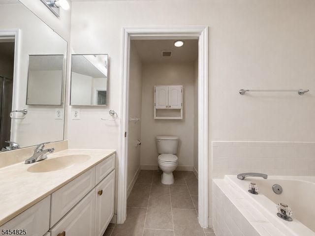 151 Prestwick Way, Edison Twp., NJ 08820