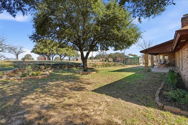 215 Younger Ranch Road, Azle, TX 76020