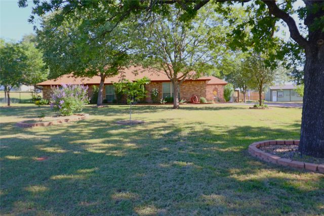 215 Younger Ranch Road, Azle, TX 76020