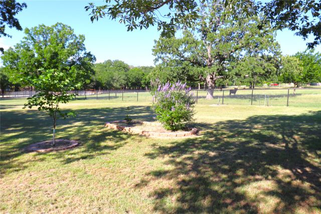 215 Younger Ranch Road, Azle, TX 76020