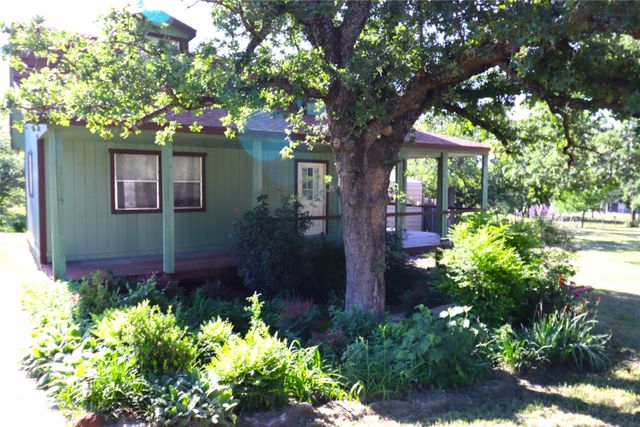 215 Younger Ranch Road, Azle, TX 76020