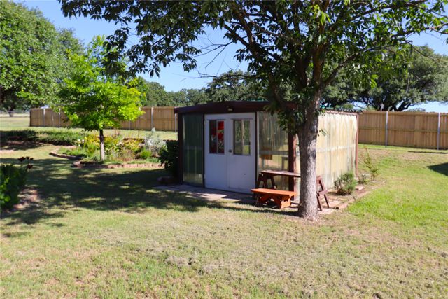 215 Younger Ranch Road, Azle, TX 76020