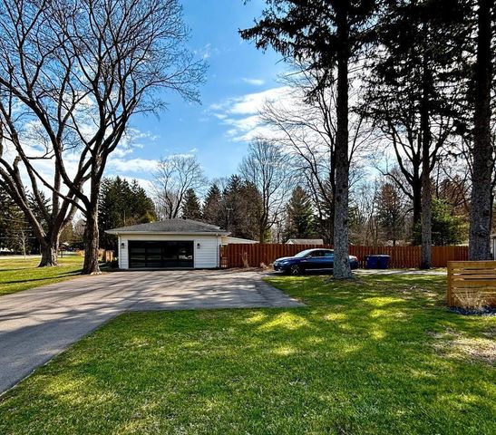 6484 Sawyer Road, Sawyer, MI 49125