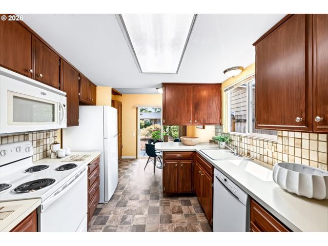 16760 Sw 124TH Ave, King City, OR 97224