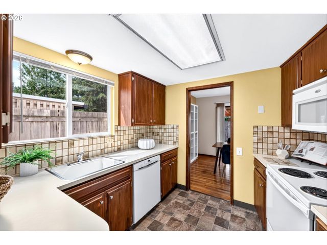 16760 Sw 124TH Ave, King City, OR 97224