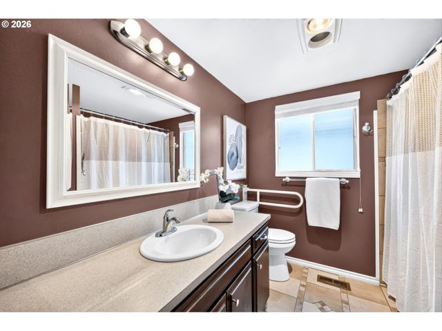 16760 Sw 124TH Ave, King City, OR 97224