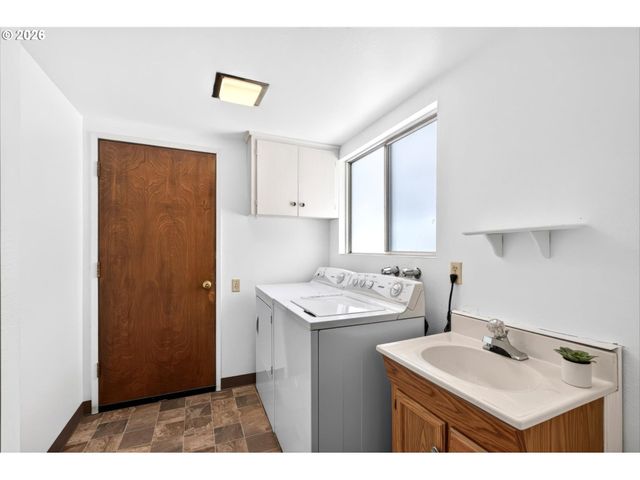 16760 Sw 124TH Ave, King City, OR 97224