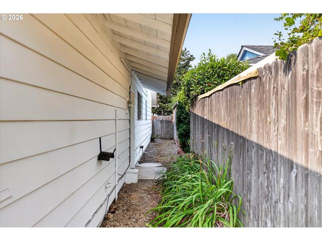 16760 Sw 124TH Ave, King City, OR 97224