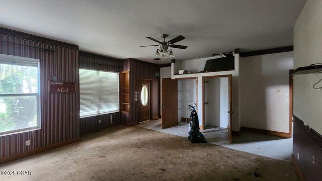 111 W Walnut Street, Columbus, KS 66725