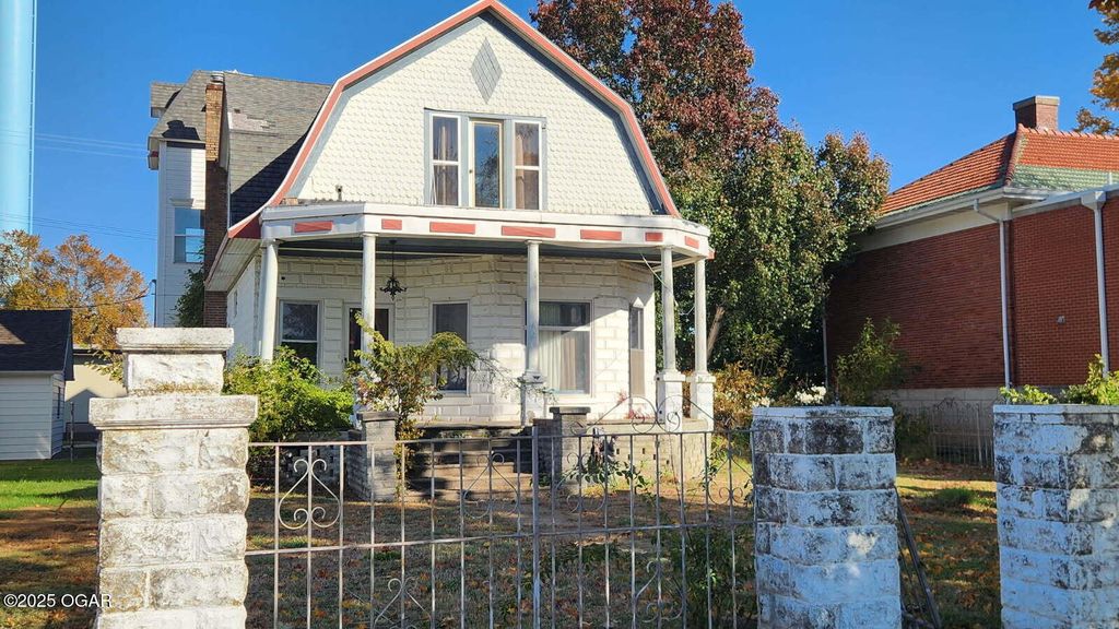 111 W Walnut Street, Columbus, KS 66725