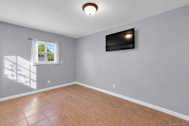 11 Palm Street, Central Islip, NY 11722
