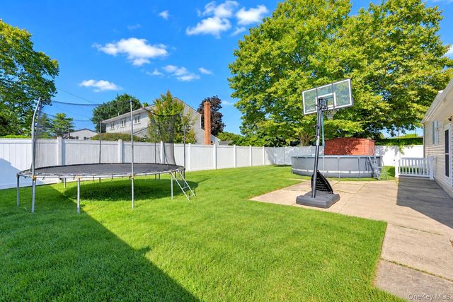 11 Palm Street, Central Islip, NY 11722