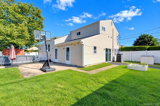 11 Palm Street, Central Islip, NY 11722