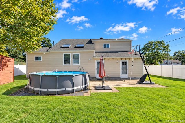 11 Palm Street, Central Islip, NY 11722