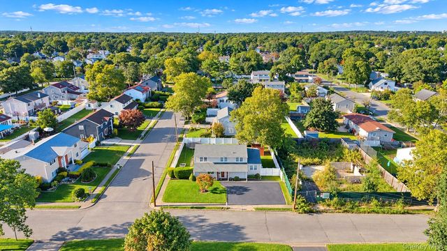 11 Palm Street, Central Islip, NY 11722