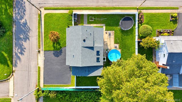 11 Palm Street, Central Islip, NY 11722