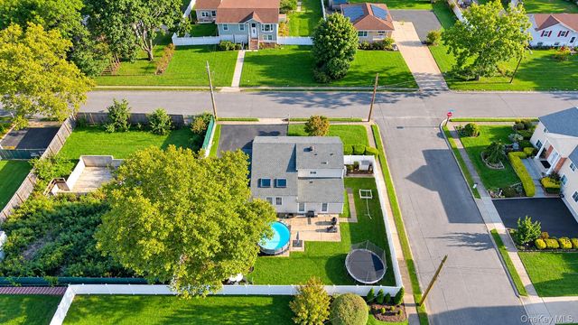 11 Palm Street, Central Islip, NY 11722