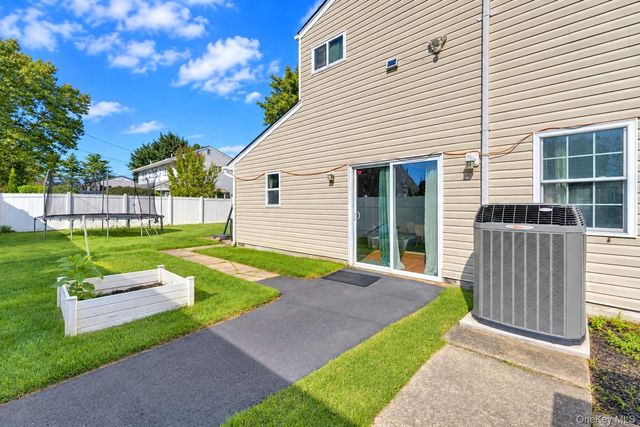11 Palm Street, Central Islip, NY 11722