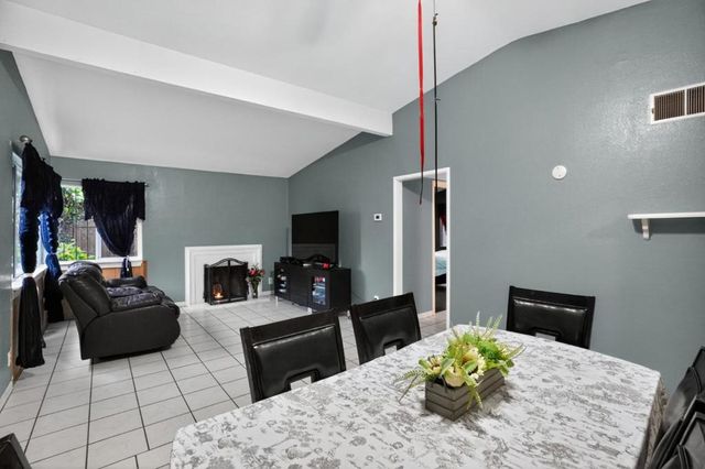 2509 Illinois Street, East Palo Alto, CA 94303