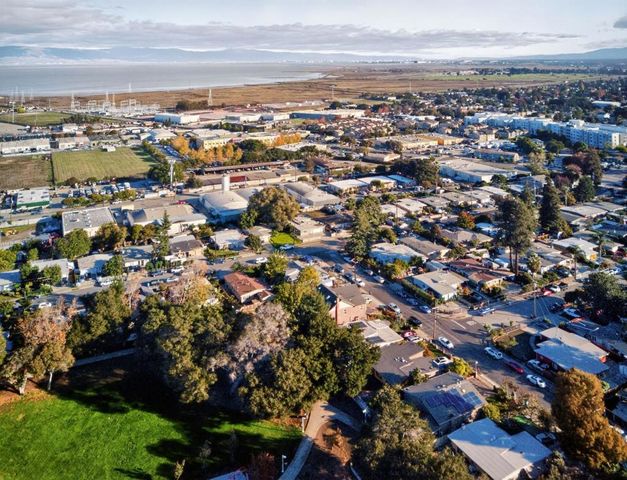 2509 Illinois Street, East Palo Alto, CA 94303