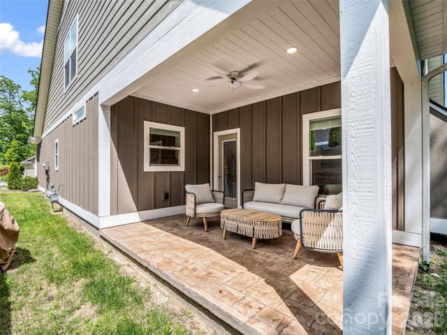221 Millbrae Loop, Hendersonville, NC 28791