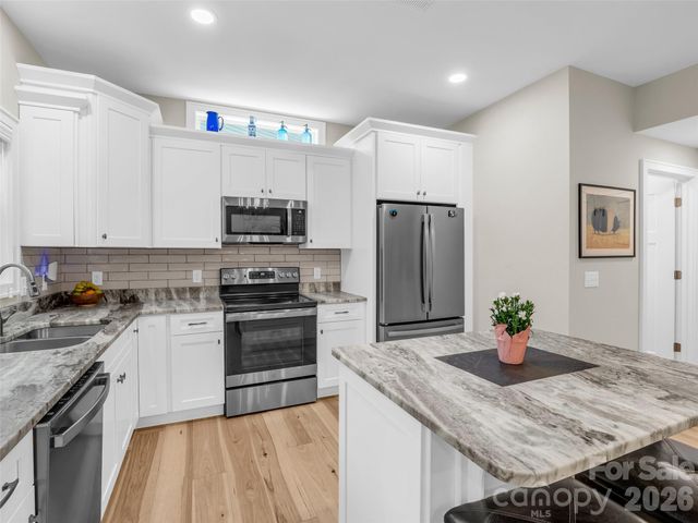 221 Millbrae Loop, Hendersonville, NC 28791
