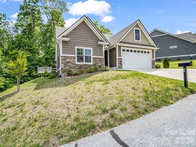 221 Millbrae Loop, Hendersonville, NC 28791
