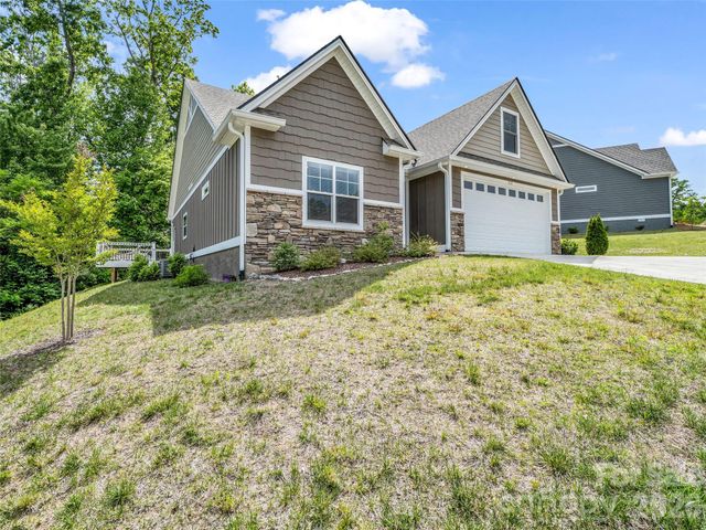 221 Millbrae Loop, Hendersonville, NC 28791