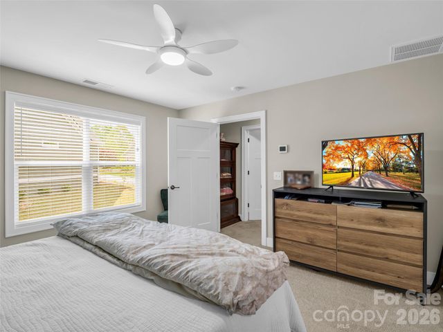 221 Millbrae Loop, Hendersonville, NC 28791